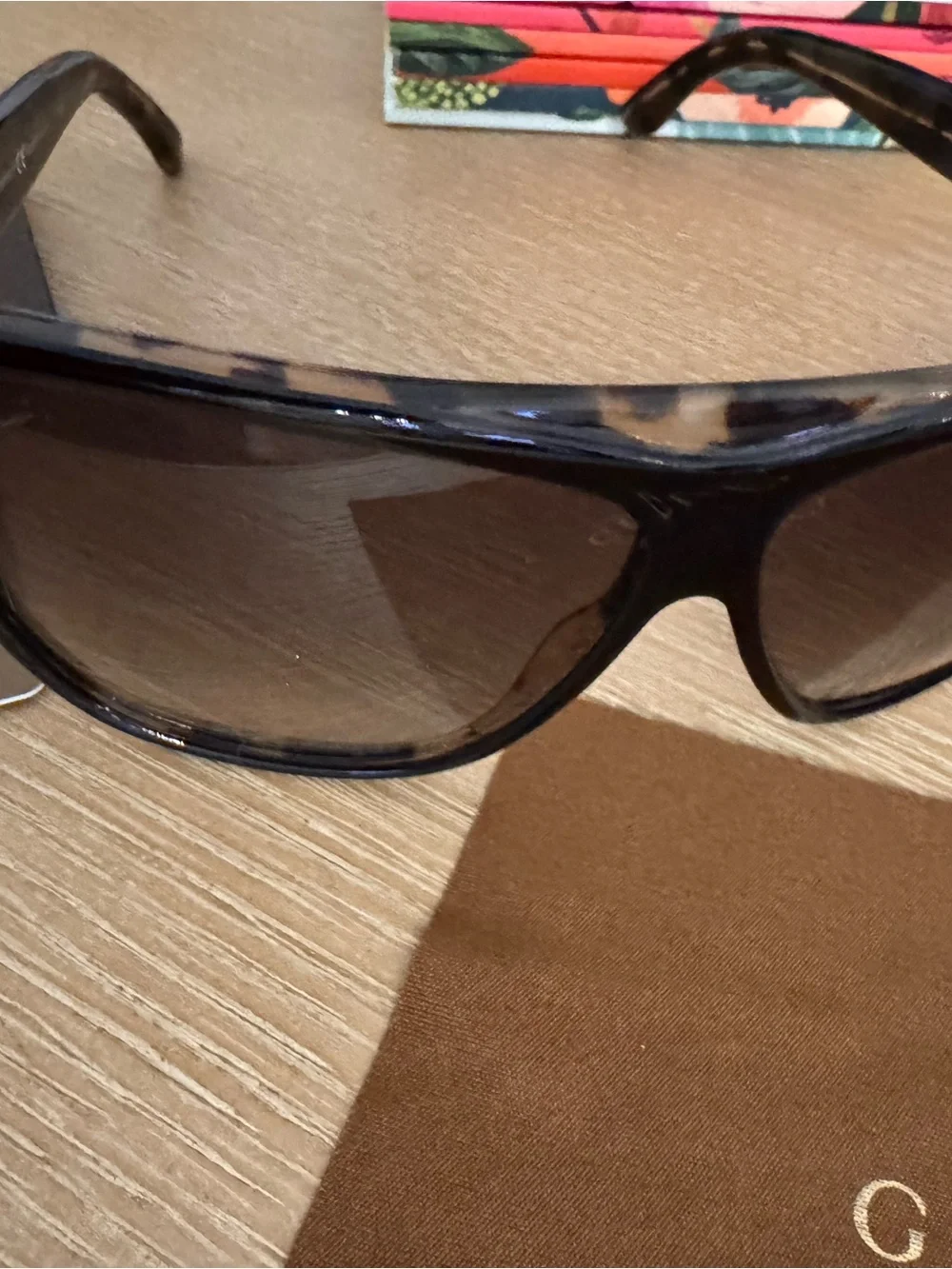 Gucci Men’s Tortoiseshell Frame Sunglasses with Brown Gradient Lenses